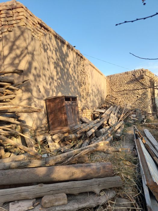 Har xil razmerdagi taxta va bolor va yoqish uchun o'tin hammasi 3 mln