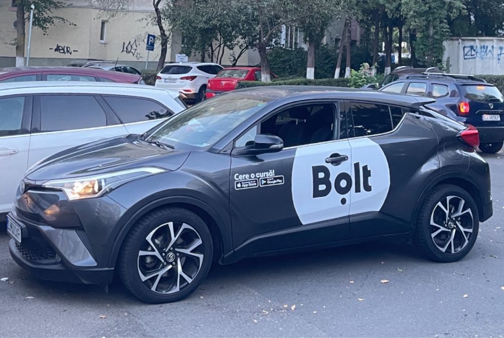 Inchiriem masina Toyota C HR,Corolla Hybrid 2021 auto Bolt/Uber .Flota