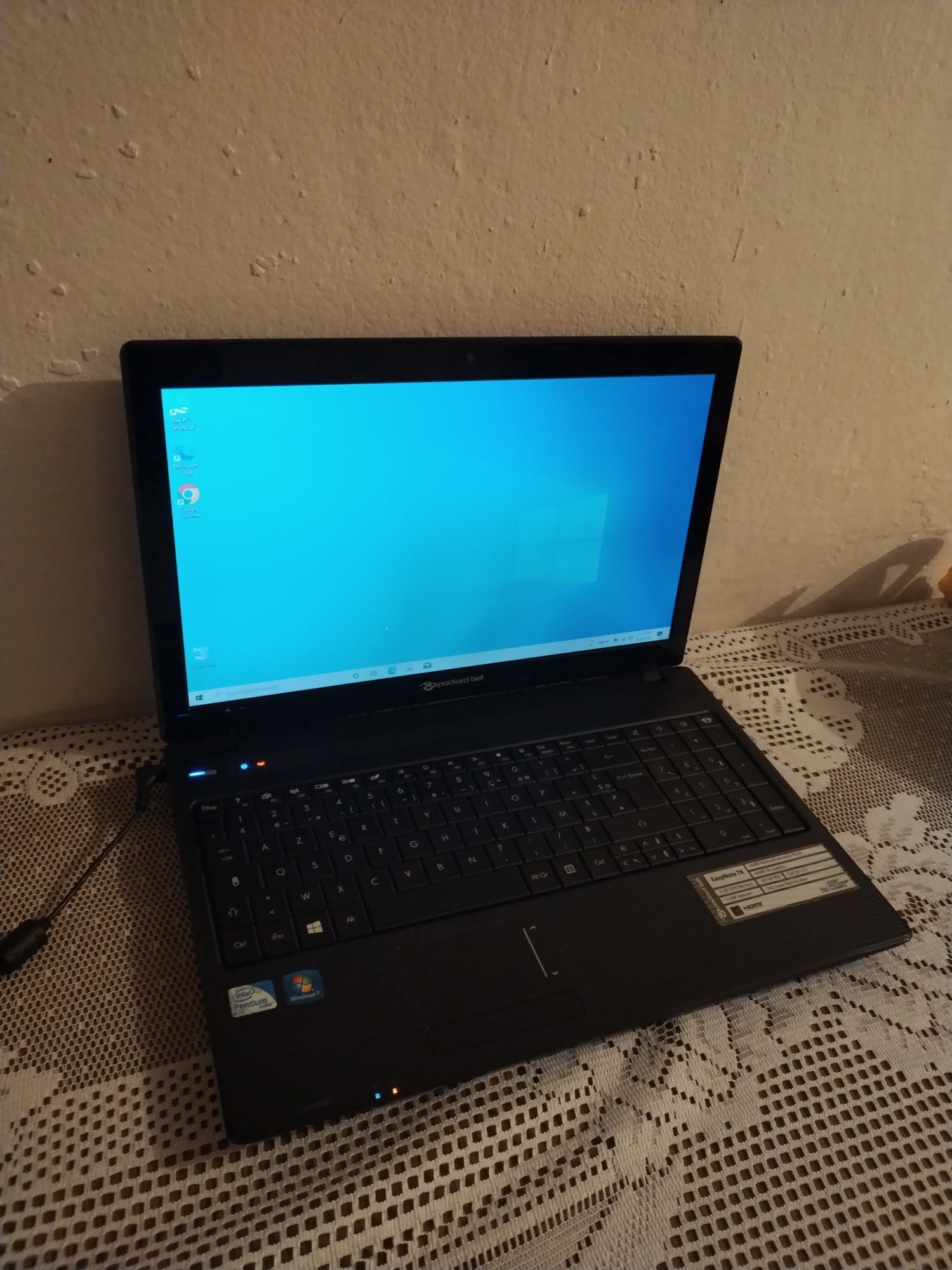 Vând laptop Acer Packard bell