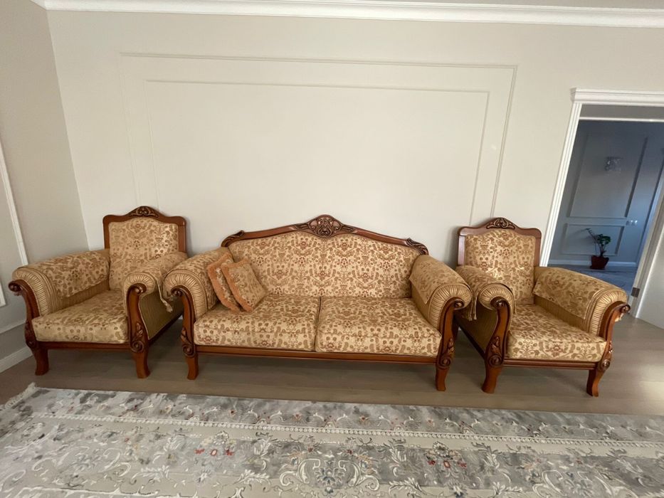 Диван с кресломи