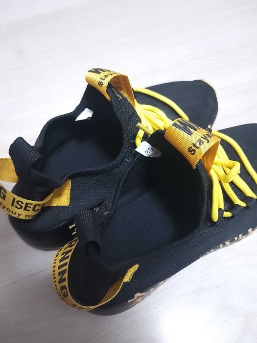 Продам кроссовки