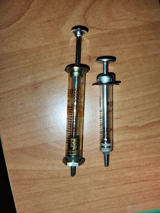 Стари стъклени спринцовки