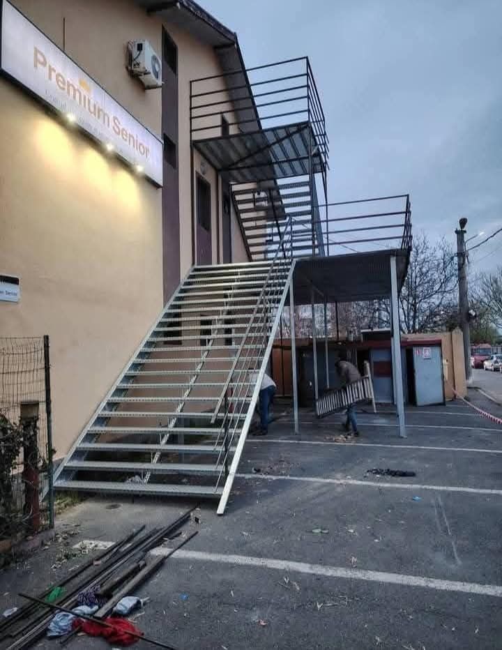 Scări metalice zincate 766