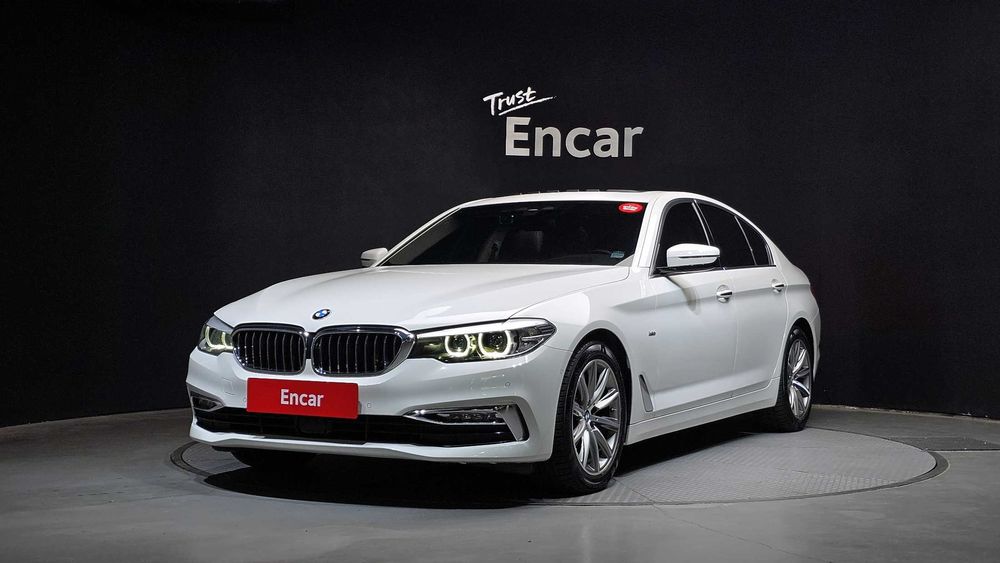 BMW 5-Series 520i Luxury   02