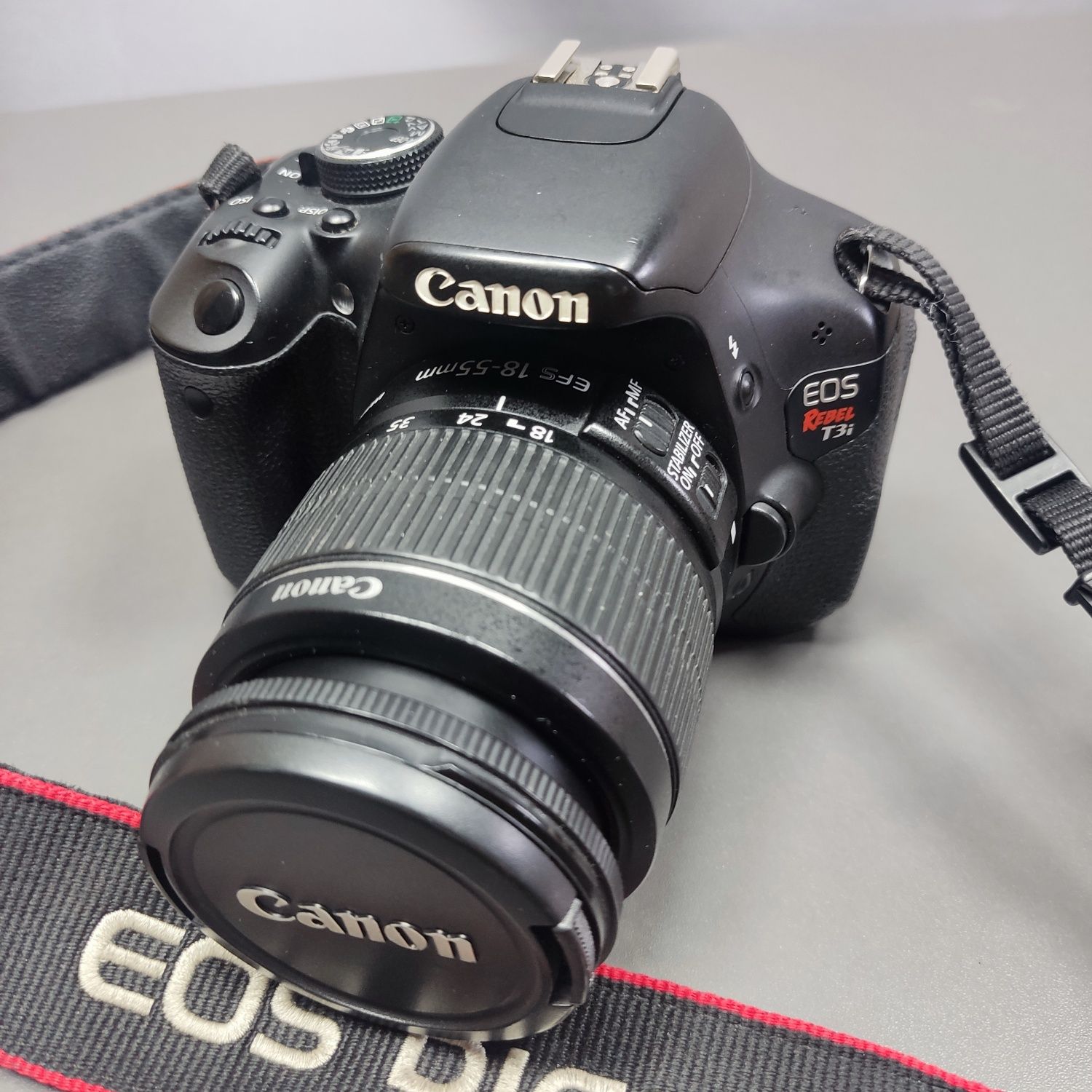 Canon EOS Rebel T3i с kit объективом Canon 18-55мм