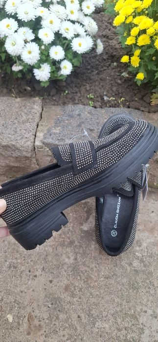 Лоуфъри Claudia Ghizzani