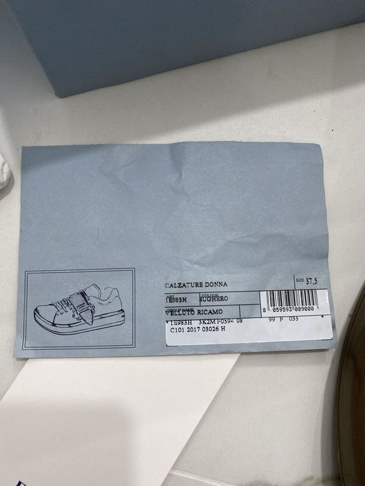 Оригинални обувки Prada