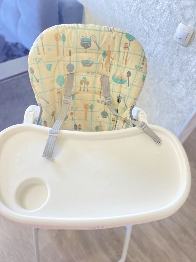 Продам детскийкачественный Joie  стульчик