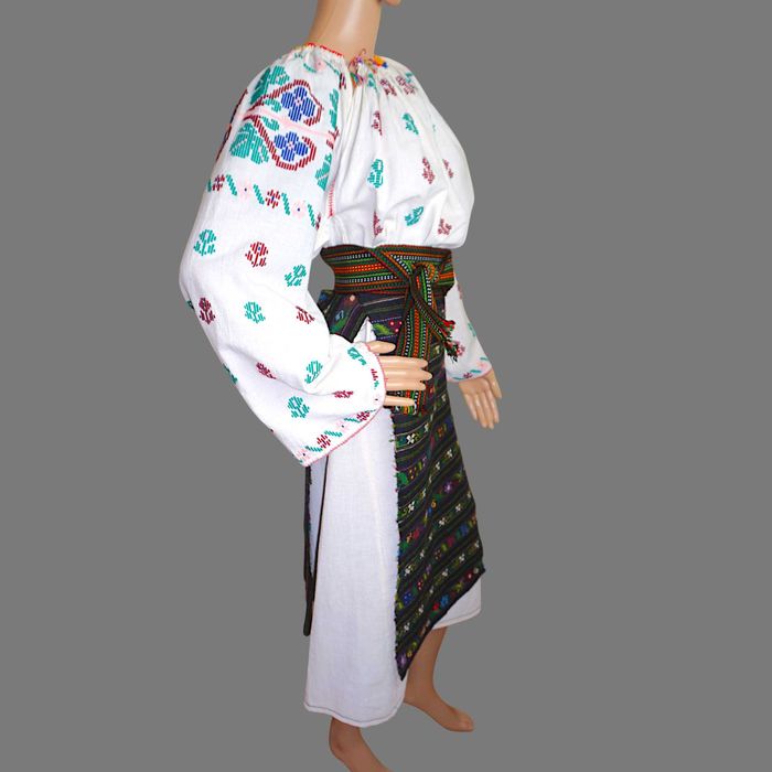 Costum popular autentic vechi , port popular oltenesc L-XL