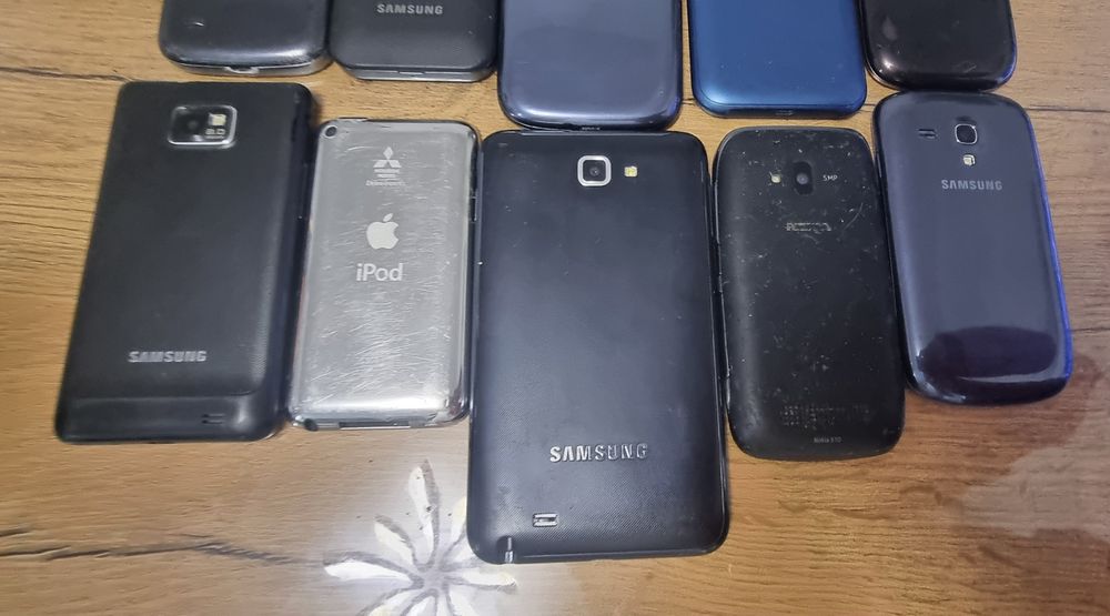 Смартфони Samsung за части