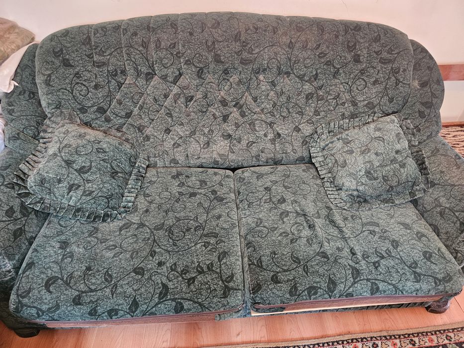 Продам диван цвет зелёный