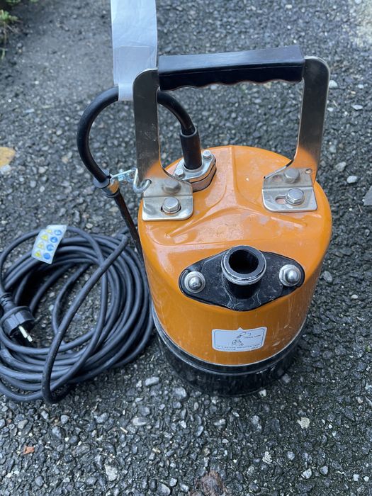 Pompa Submersibila Tsurumi Pump.