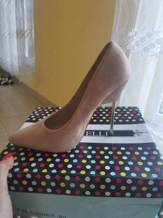 Pantofi stiletto nr 35