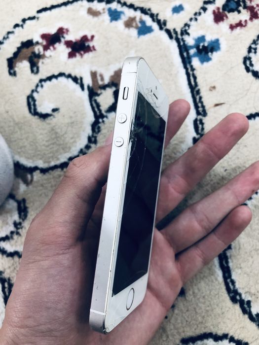 Аифон беті сынған