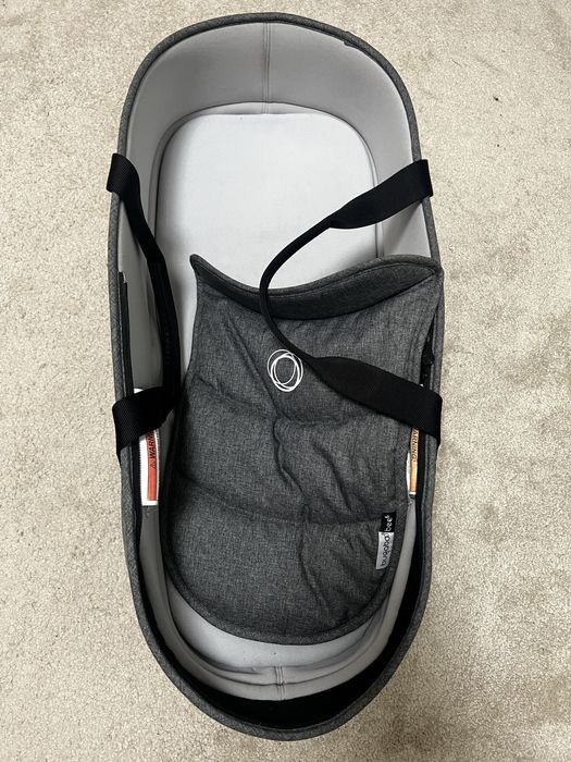 Продам срочно в связи с переездом люльку на коляску bugaboo почтиновая