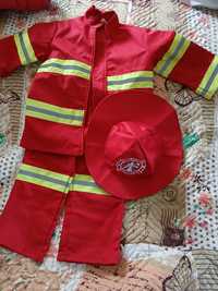 Костюм на пожарникар за 4 годишно дете в отлично състояние