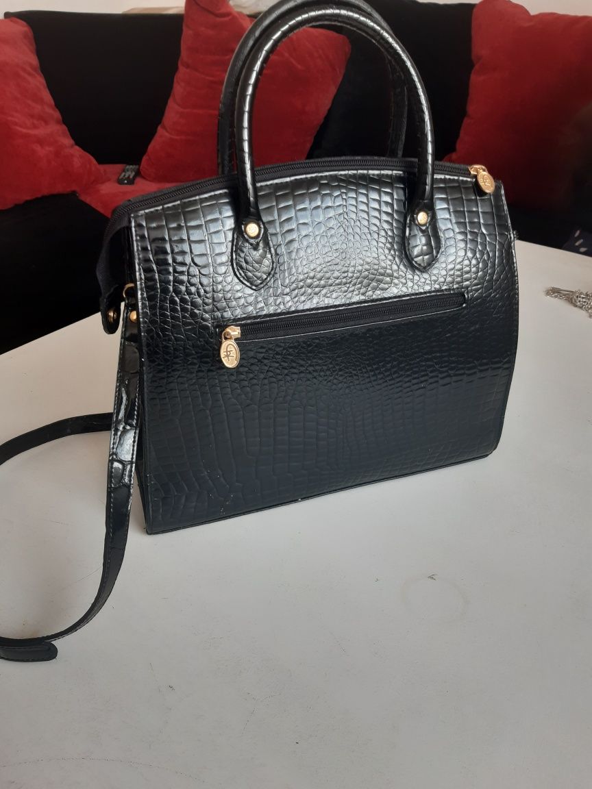 Geanta MOSCHINO Eleganta