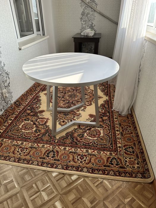 Продам стол новую абсолютно адресс Койгельды 192