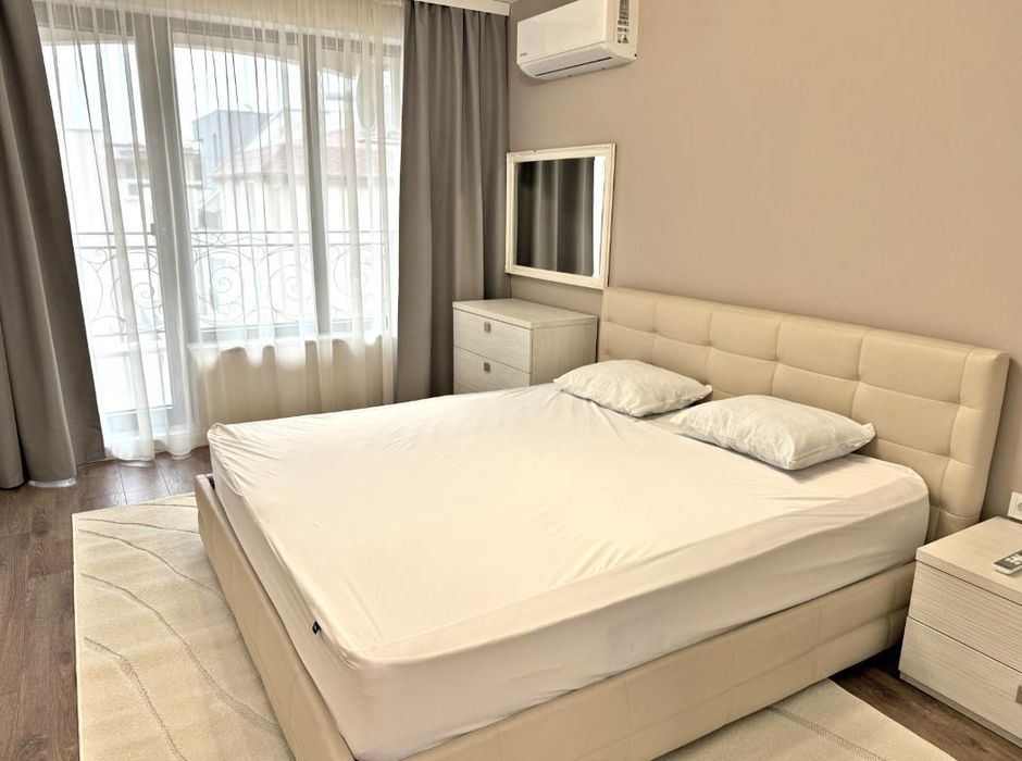 Продава се Тристаен апартамент в Пловдив, Христо Смирненски - 106 кв.м за 1982 €/кв.м - Снимка #2