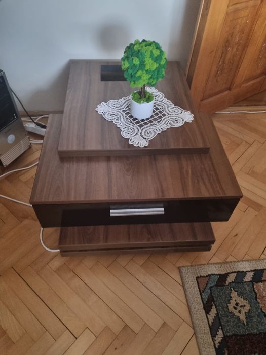 Vând masa cafea din lemn masov cu roti