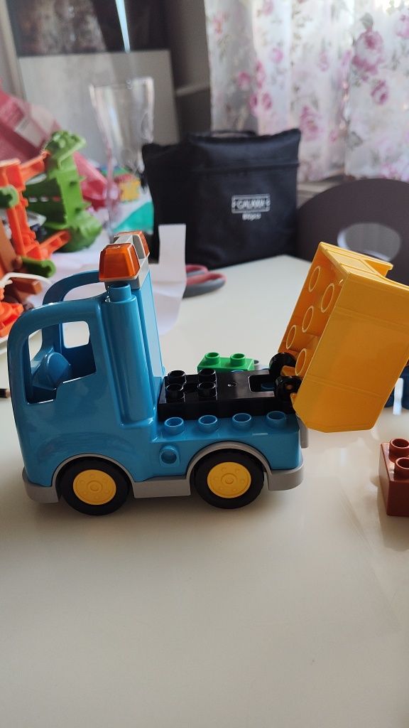 LEGO DUPLO - Camion si excavator pe senile 10812