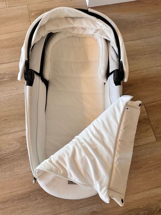 Кош за новородено Cybex Priam 4 /e-PRIAM Lux