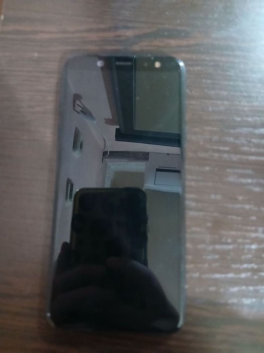 Samsung A 6 karobkasi bor