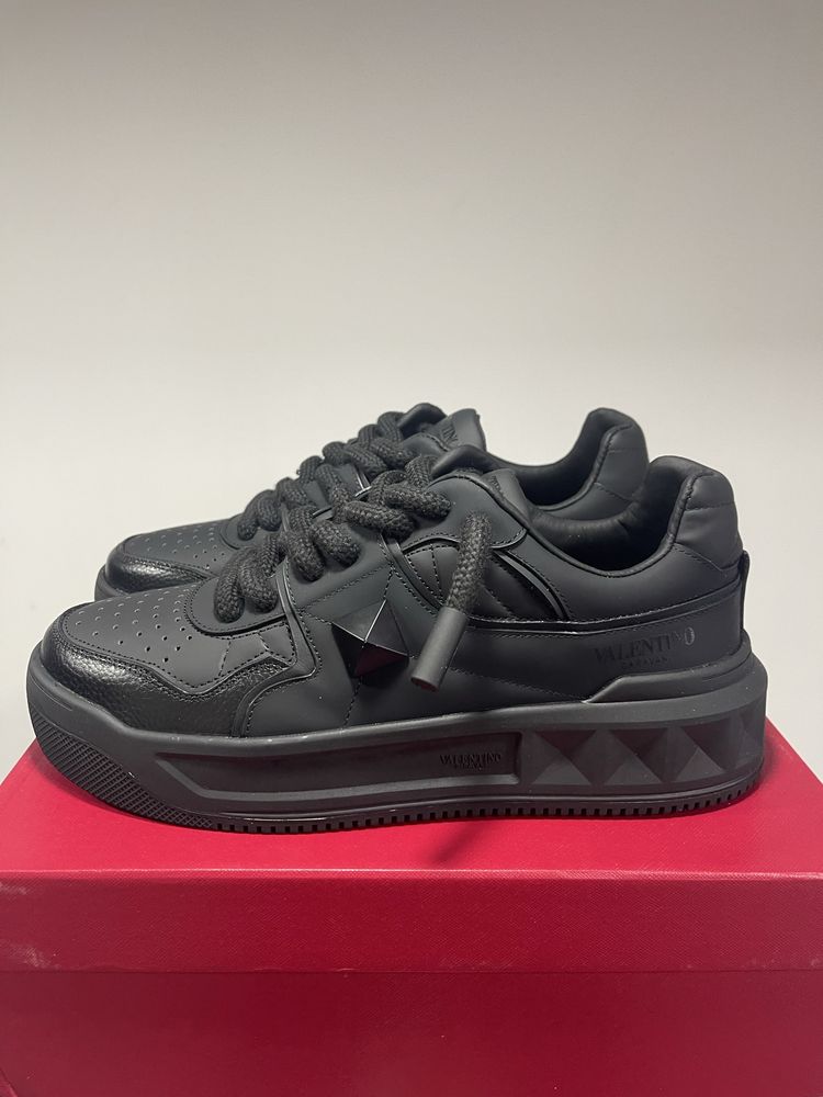 Valentino Garavani One Stud Black
