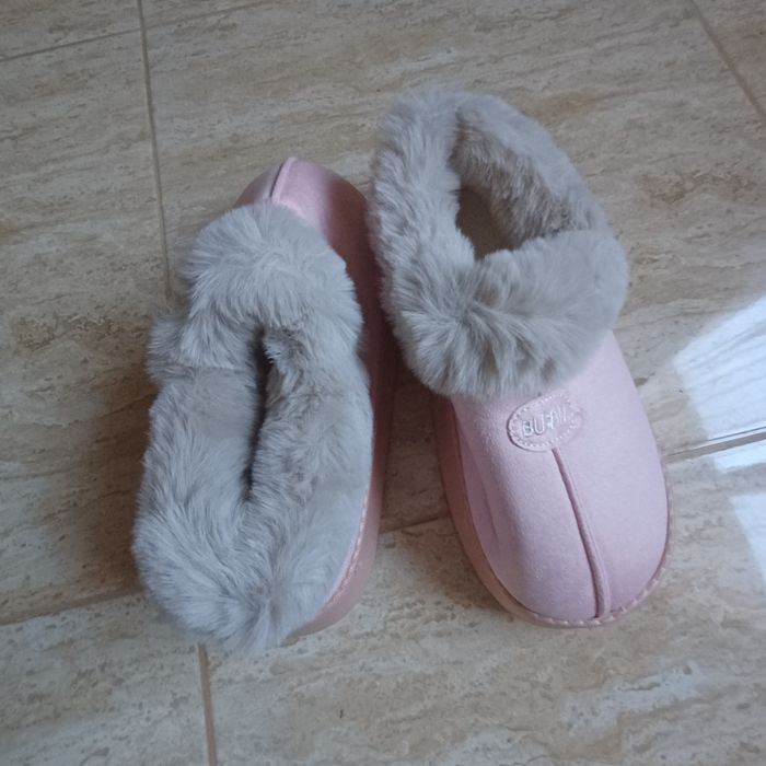 Ghete imblănite roz diferite mărimi 50 lei