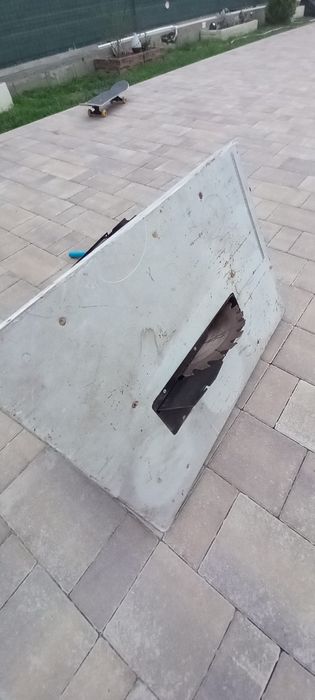 Circular staționar cu masă