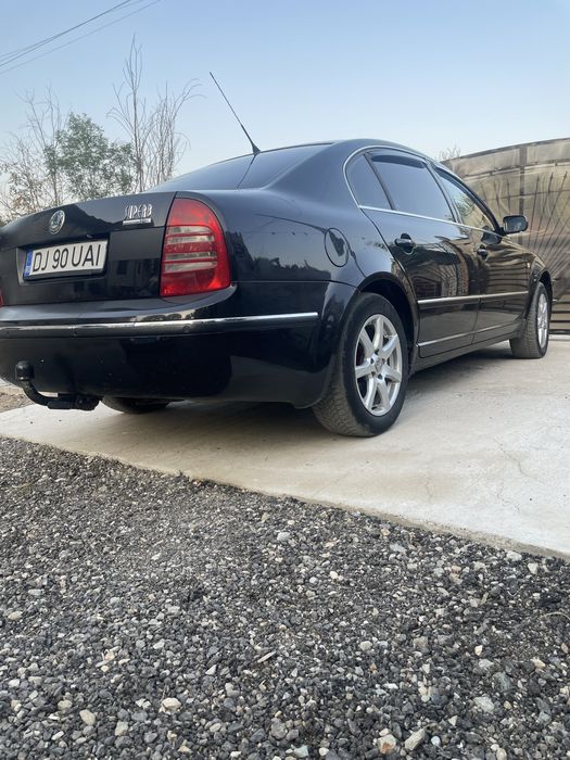 Vand skoda superb anul 2006 motor 1,9 TDI acte valabile