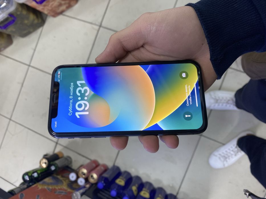 Iphone x srochna sotiladi