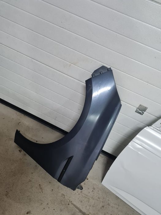 Ușa stângă fata Megan 4