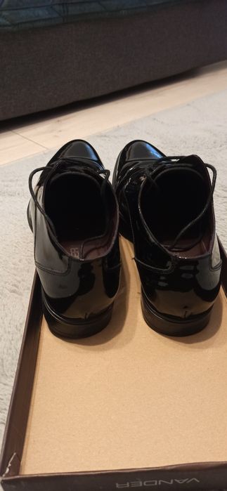 Pantofi de piele lacuita mire