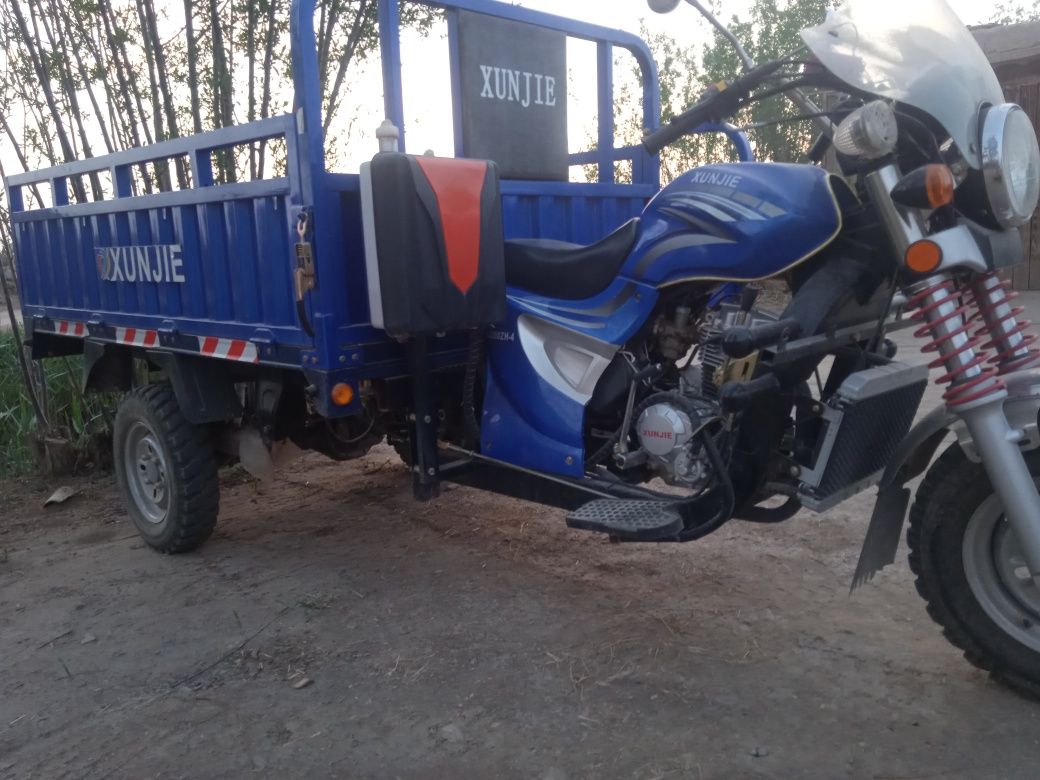 Mototsikl Xunjie radiatorli sotiladi