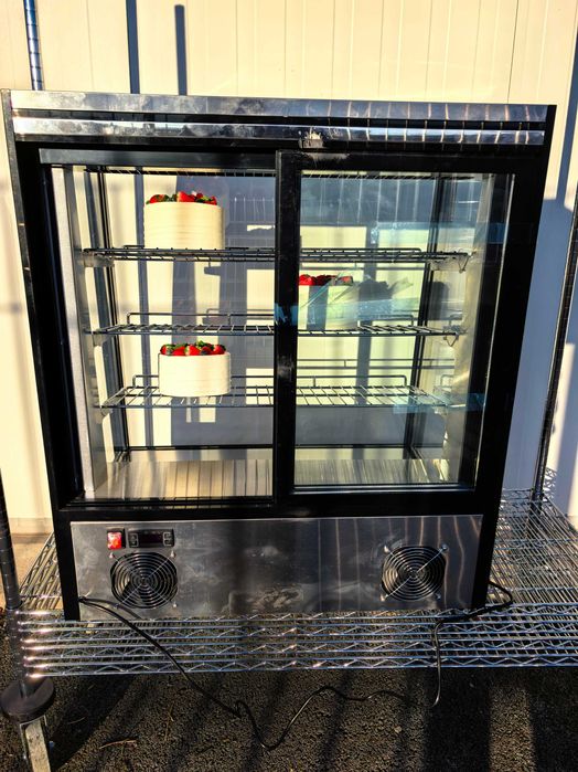 Хладилна витрина 196 литра CW-196