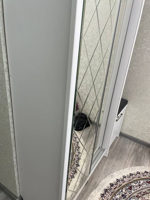 Shkaf uy kirish qismi uchun