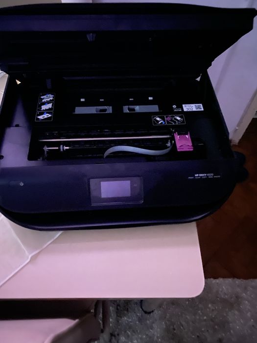 Imprimanta Hp arata foarte bine are tus negru si color aproape noi