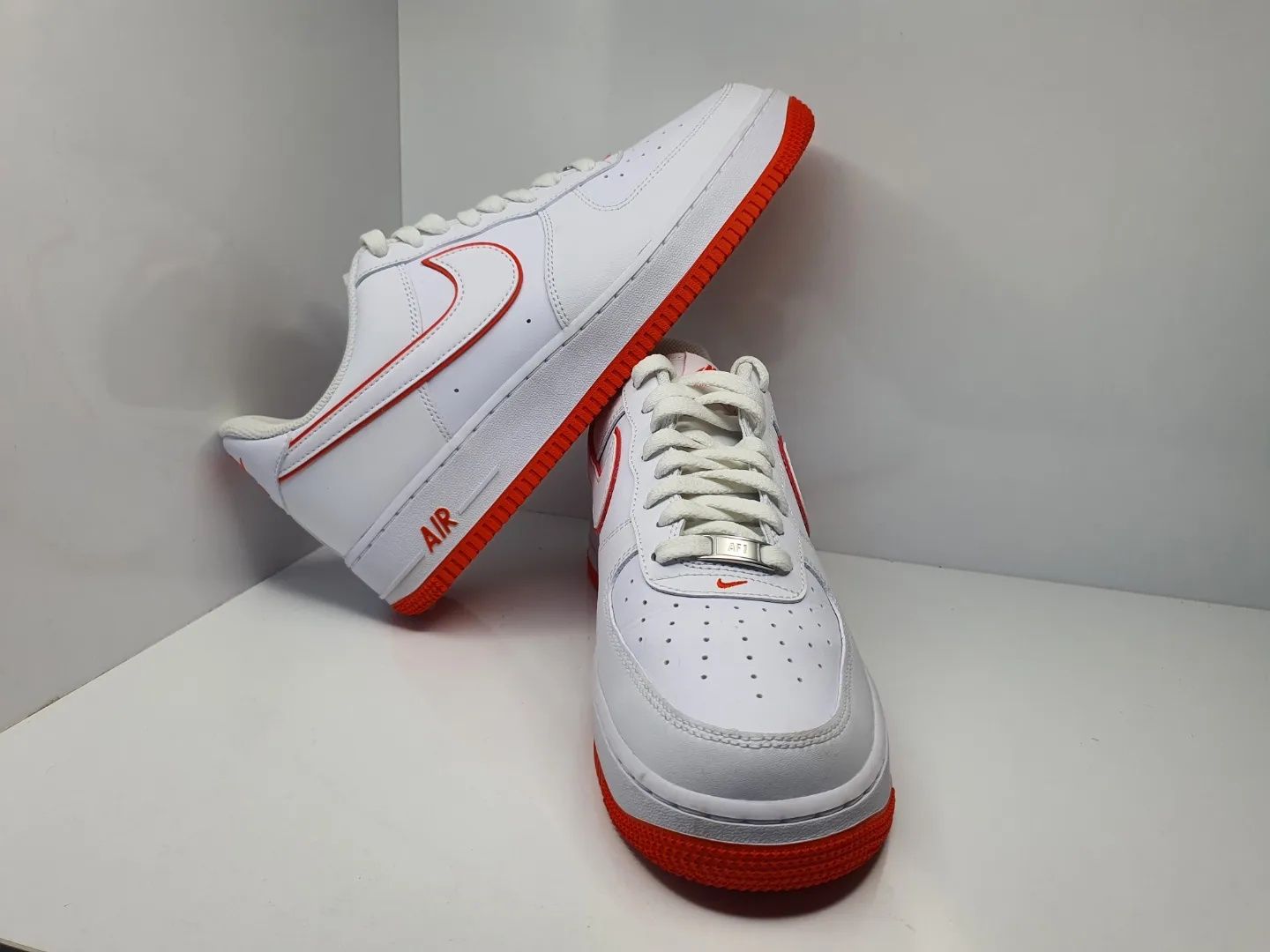 Кецове Nike Air Force 1 

Чисто нови с кутия.

Размер 44 стелка 28 см.
