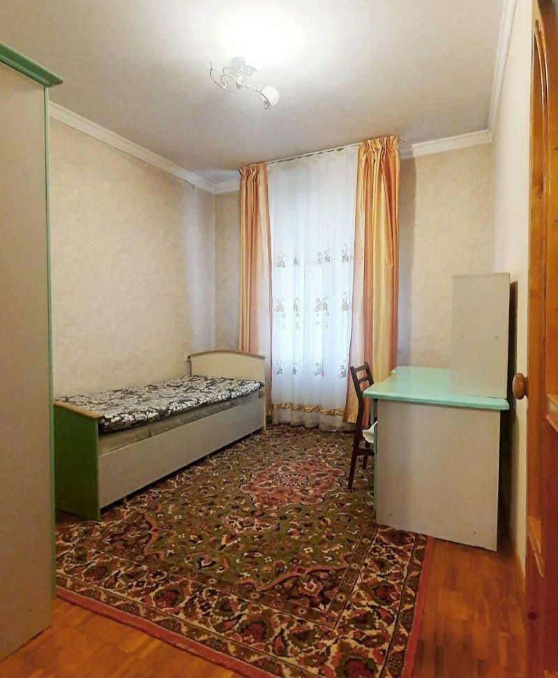 Qizlarga va ayollarga bez makler kvartira