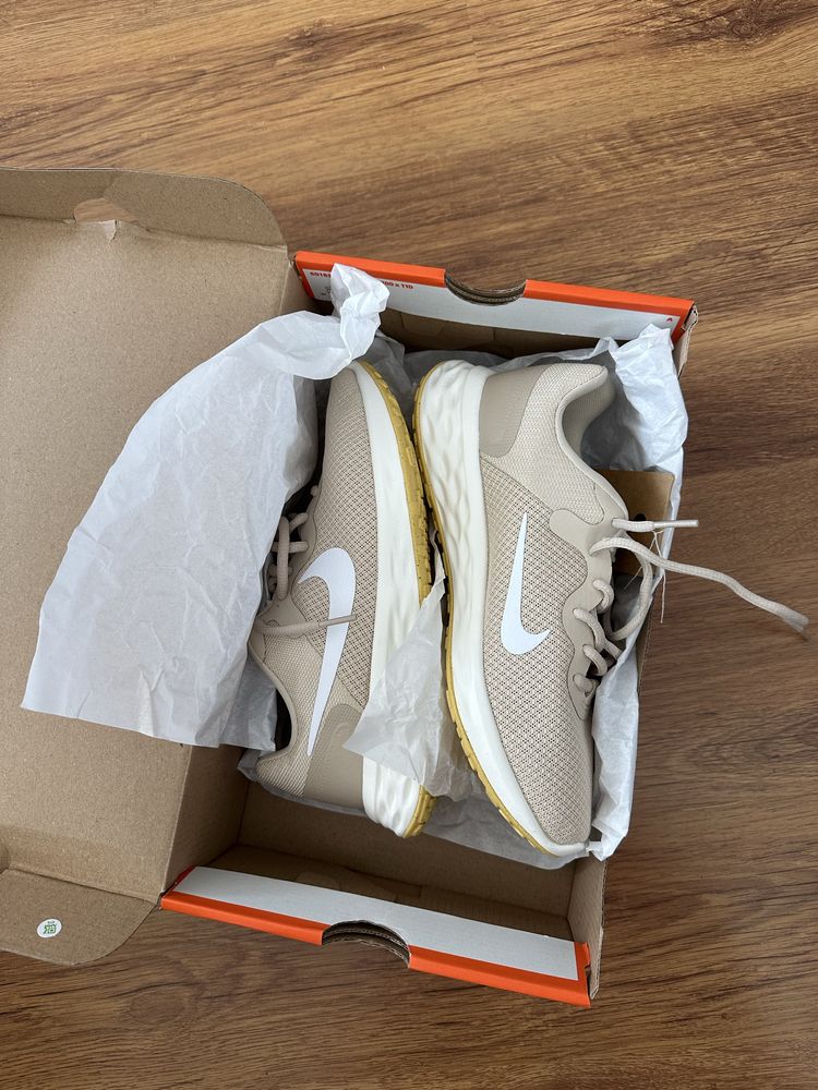 Nike revolution 6