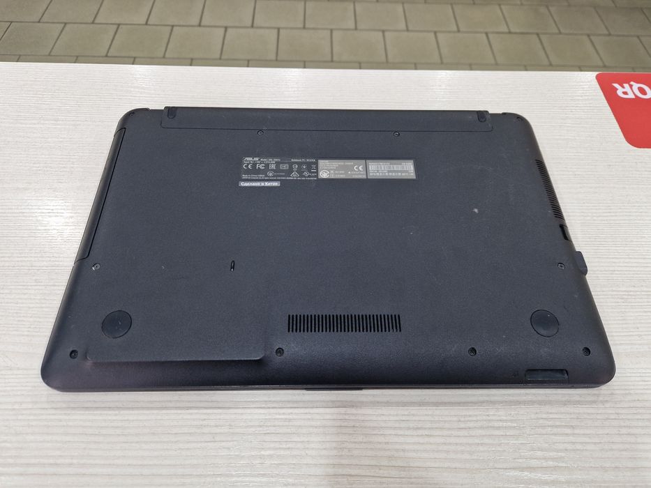 Asus (Core i3-6006u, 512 Gb SSD, 8 Gb DDR3)