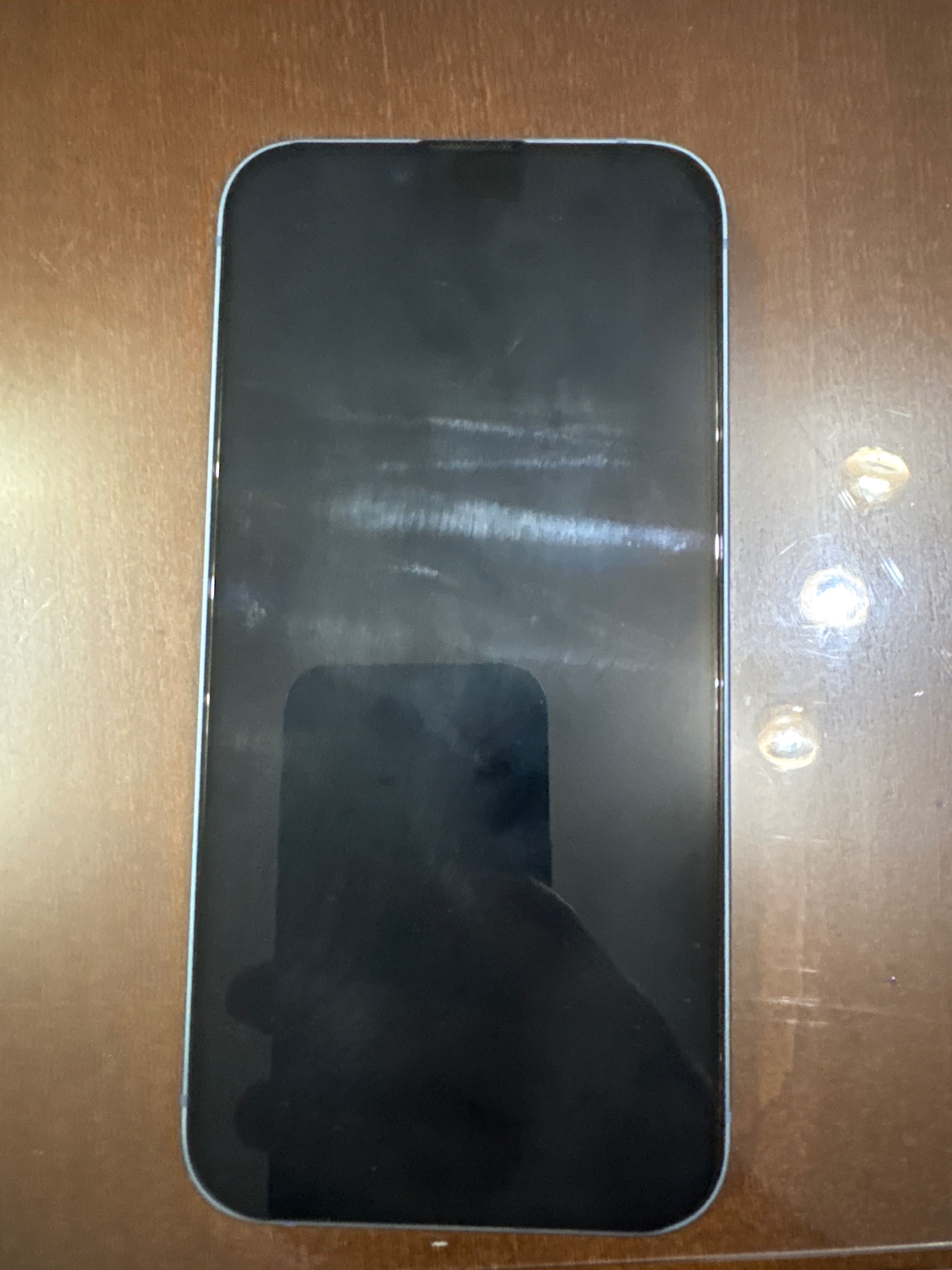 В перфектно състояние iPhone 14 128gb, 6gb ram.