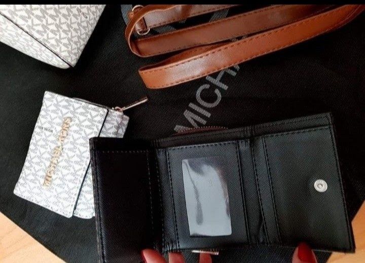 Geanta MK classic bej cu maro+portofel  saculet, eticheta