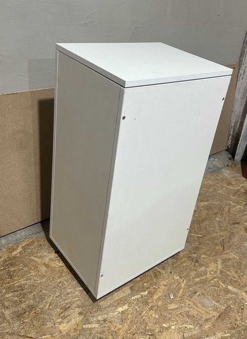 Comoda alba cu Lada; Lada de depozitare