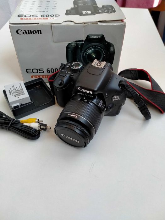 Фотоаппарат Canon EOS 600, объектив, вспышка, аккумуляторы