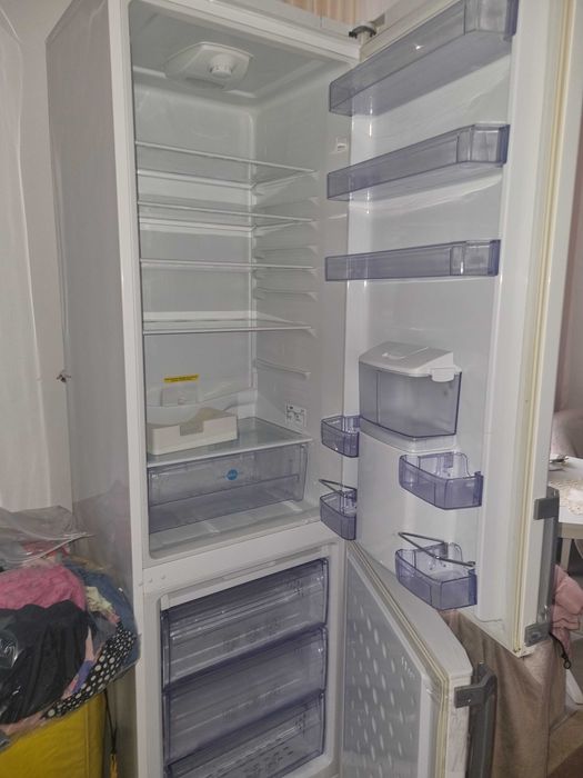 Combina frigorifica  Beko  stare de funcționar  perfecta ,