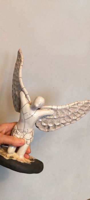 Статуэтка ручной работы "Икар".Фарфор.Сделано в Греции