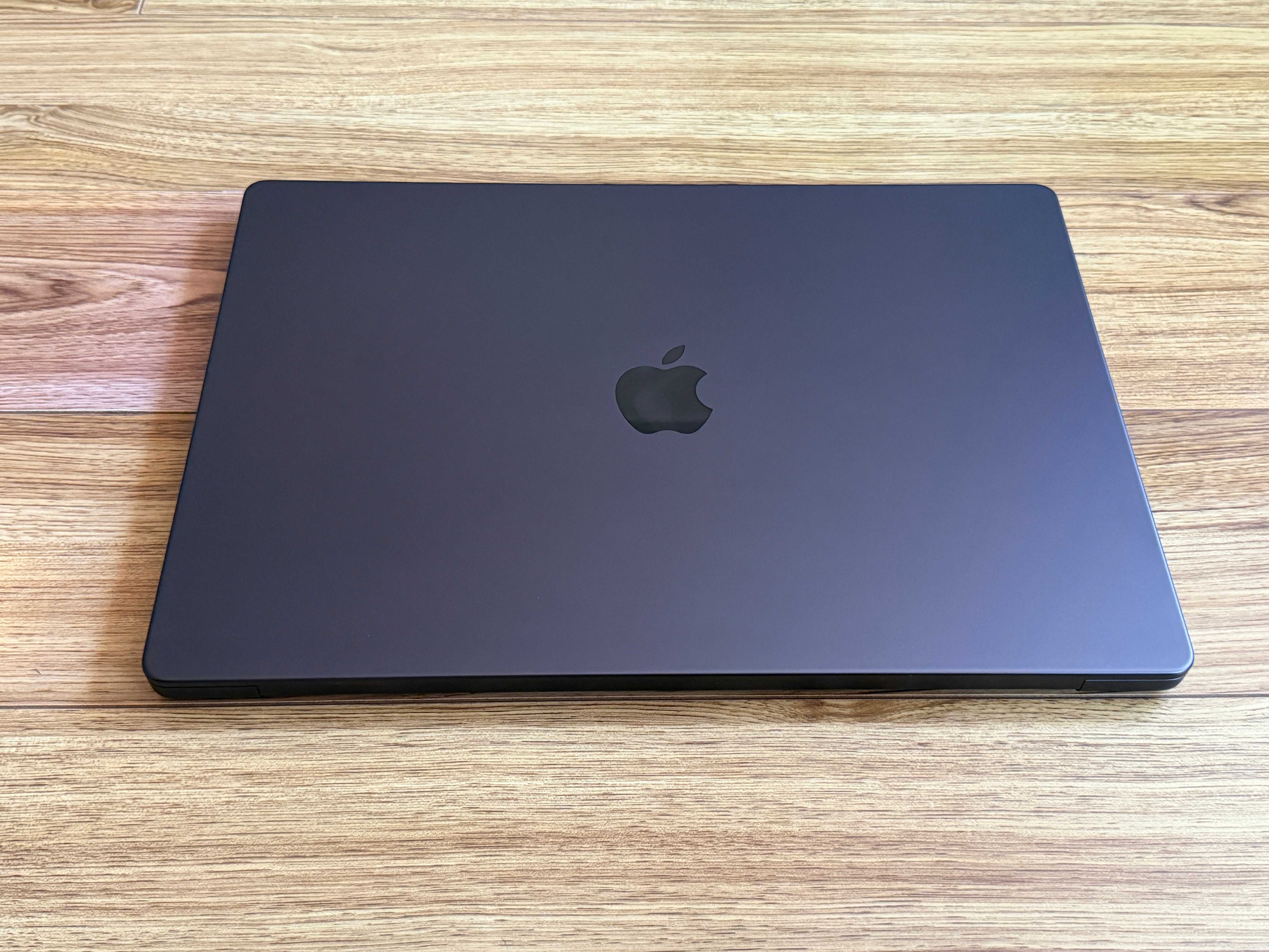 MacBook Pro 16`M4 MAX/14 CPU/32 GPU/36GB RAM/1TB SSD/27 Месеца Гаранция/Батерия 100%-40 Цикъла/Space Black — миниатюра 3