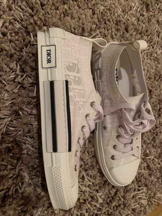 Vand 2 perechi de adidasi original